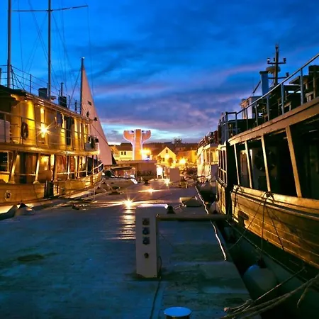 In With Balcony, Air Conditioning, Wifi 4323-3 *