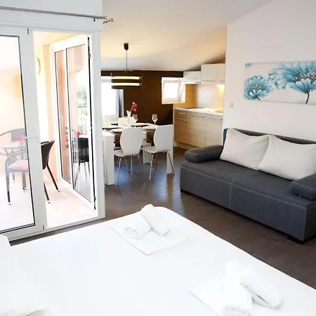 Apartment In With Balcony, Air Conditioning, Wifi 4323-3 Vodice