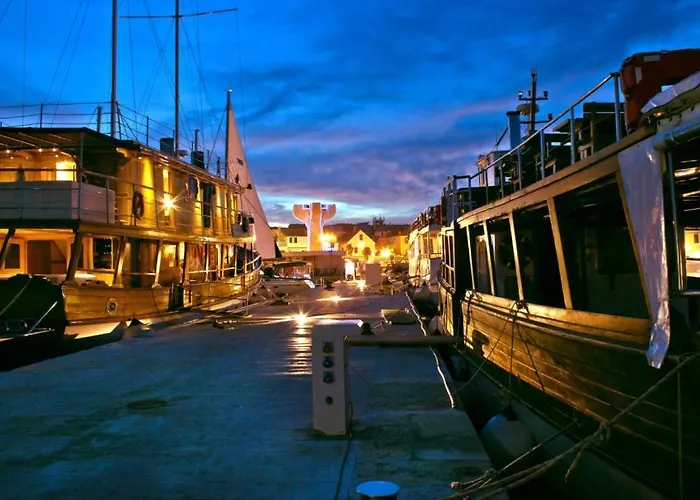 In With Balcony, Air Conditioning, Wifi 4323-3 *